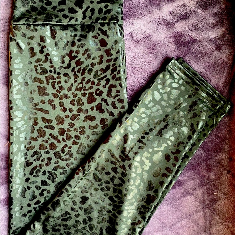 Black leggings size Medium, new